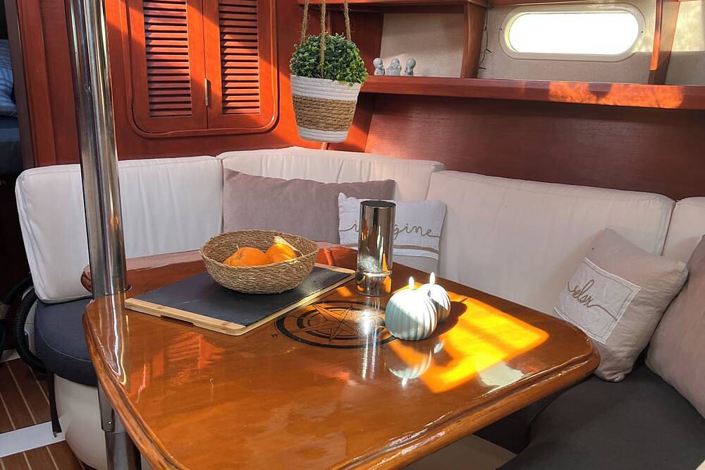 Staying on a luxury sailing yacht on the Costa Blanca in Guardamar del Segura, Costa Blanca