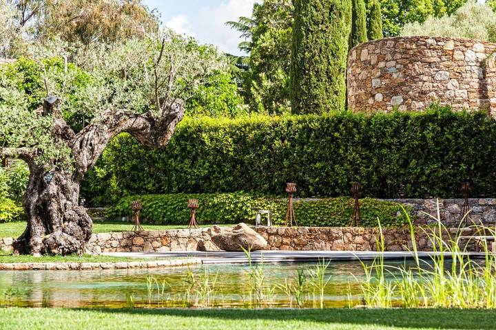 Gîte pour 2 personnes, avec terrasse et jardin ainsi que vue et piscine à Gassin - 4
