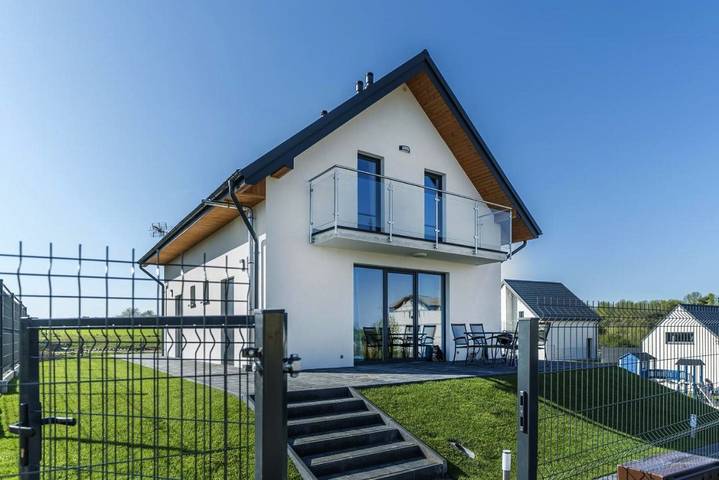 Apartament wakacyjny dla 6 osób, z taras i basen oraz ogród w Władysławowo