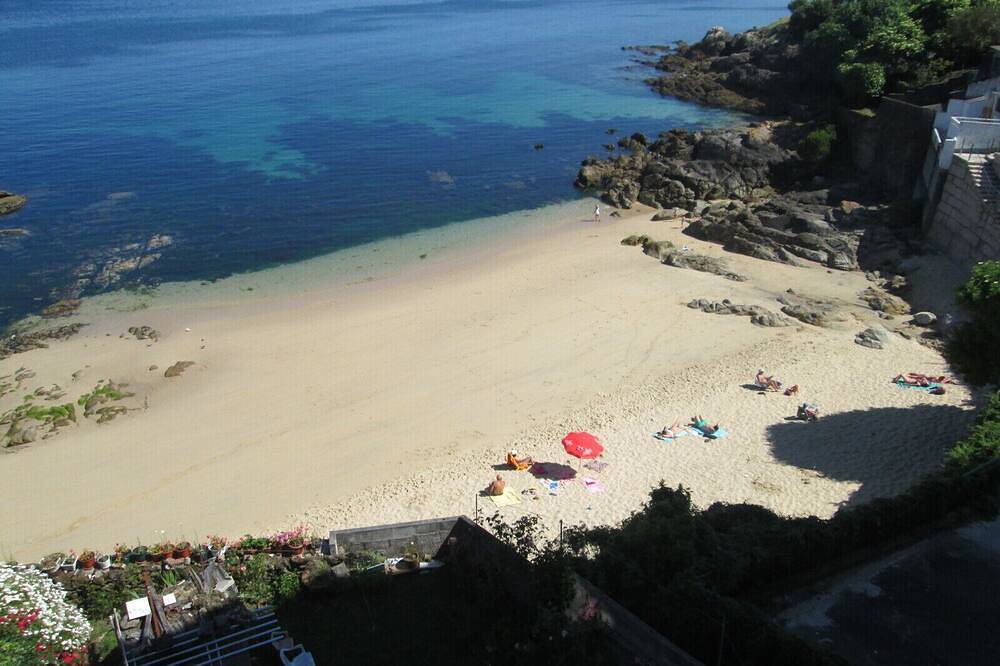 Apartamento entero, Bueu: Apartamento vistas al mar y al campo a 300m. de la playa, 5 personas, wif in Bueu, Rias Baixas