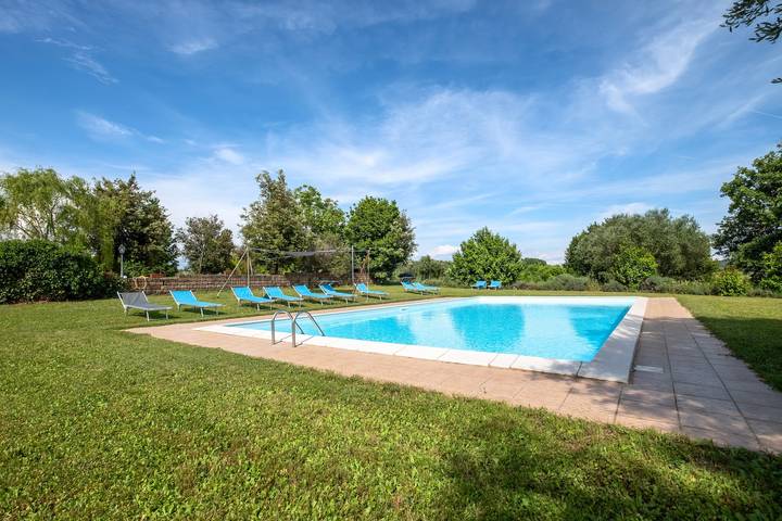 Entire apartment, Apartment 'Porcilaia' with Shared Pool, Private Terrace and Shared Garden in Sorano, Grosseto Province