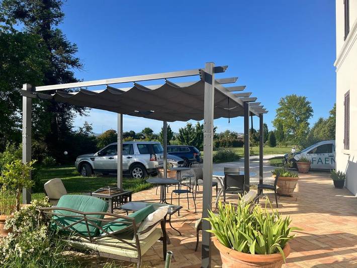 Location de vacances pour 2 personnes, avec vue ainsi que piscine et jardin, adapté aux familles à Faenza - 2