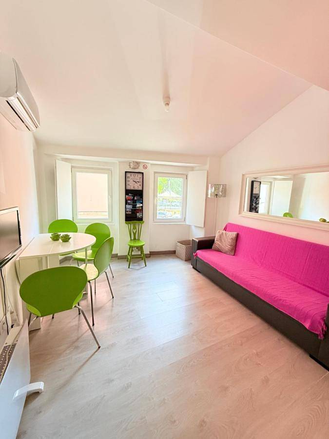 Apartamento de férias para 4 pessoas, com jardim em Paço de Arcos