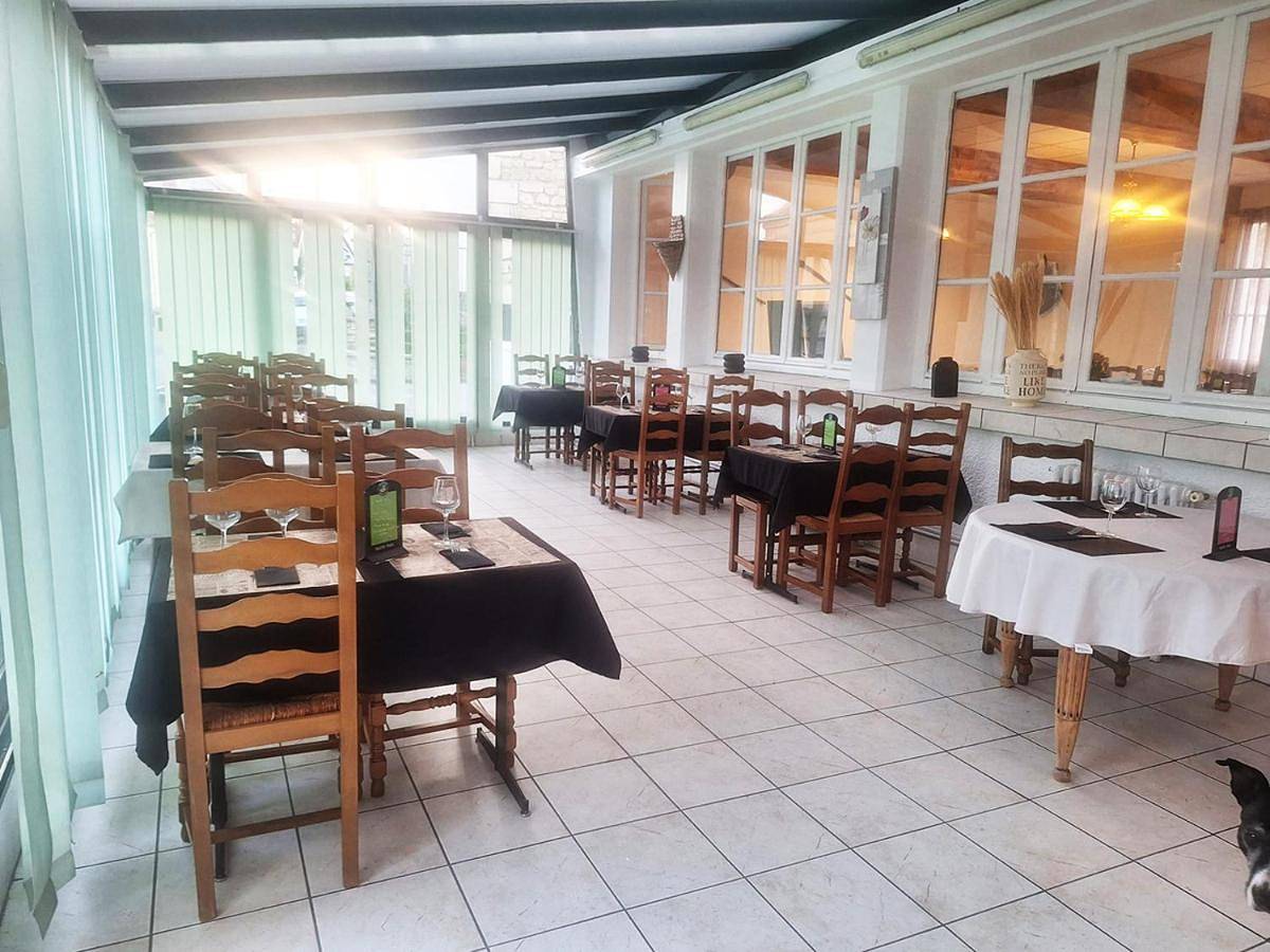 Twin Room with Garden View in Bourg-et-Comin, Aisne
