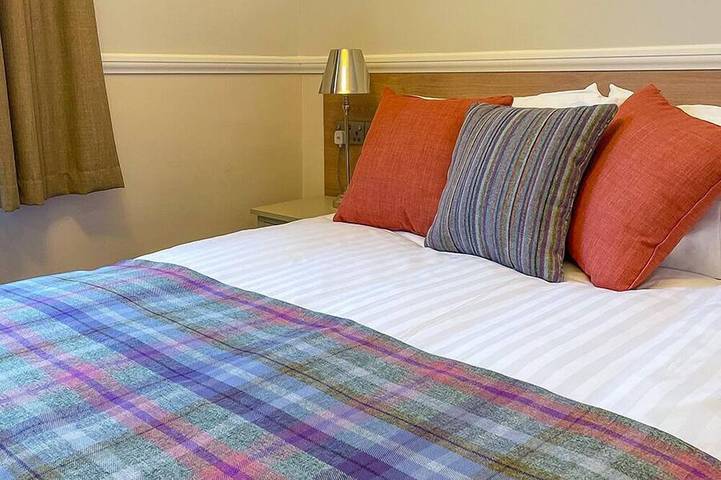 Ganze Wohnung, Located in the heart of Glossop in the High Peak, Westwood Boutique Aparthotel combines comfort with convenience. Set against the breathtaking backdrop of the Peak District. in Glossop, Derbyshire