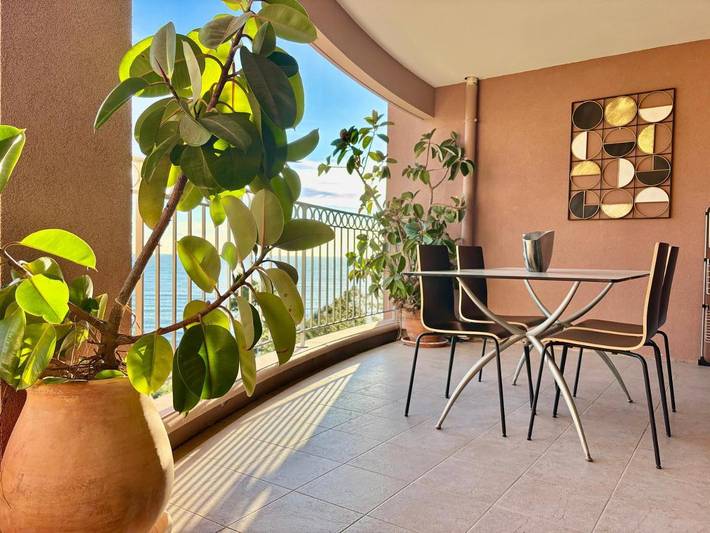 Vakantieappartement voor 6 personen, with terras and tuin as well as uitzicht and zwembad in Théoule-sur-Mer