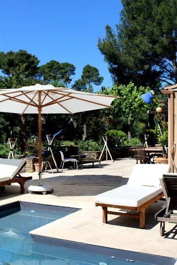 Gîte pour 2 personnes, avec jacuzzi ainsi que jardin et piscine à Le Beausset