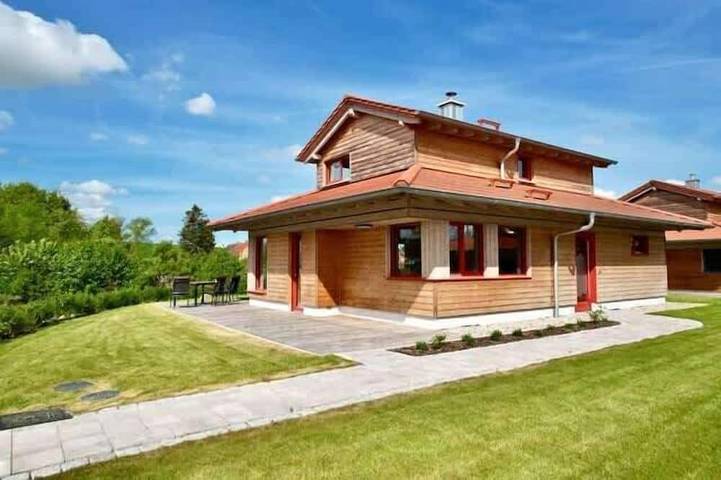 Ferienhaus für 6 Personen, mit Balkon und Pool sowie Garten - 1