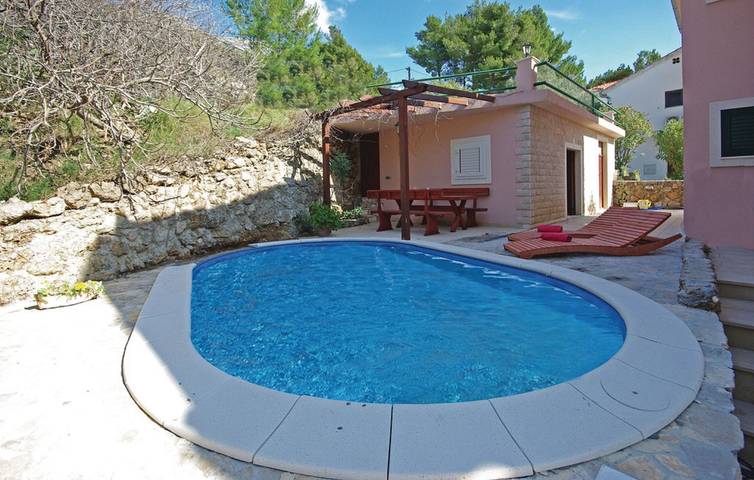 Ferienhaus für 8 Personen, mit Pool und Garten in Mimice