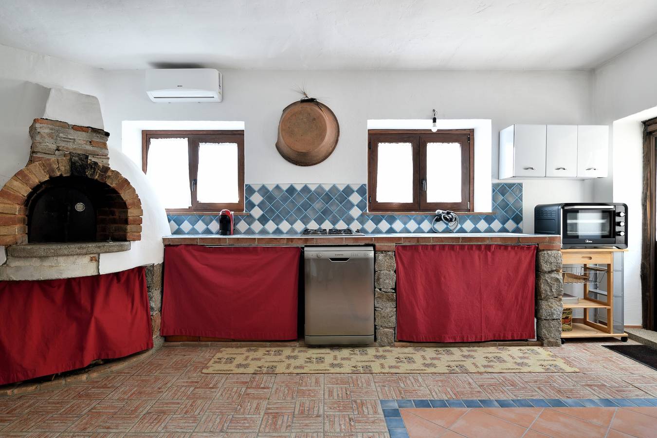 Maison de vacances 'Ami' avec vue sur la mer, terrasse privée et jardin commun in Arzana, Barbagia