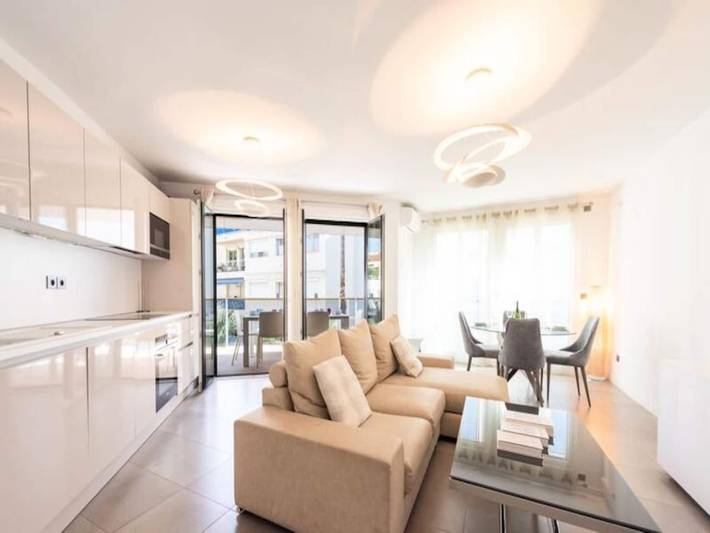 Agriturismo per 4 persone, con terrazza e piscina, adatto a famiglie con bambini a Cannes