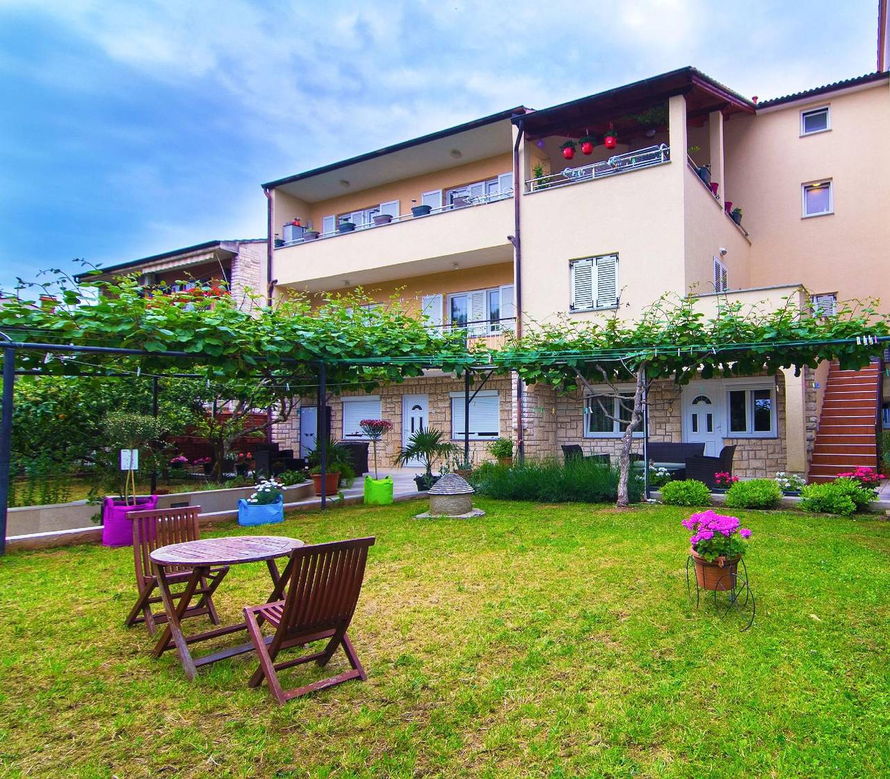 Apartamento vacacional entero, Cozy apartment with a garden view in Pula, Pula-Medulin
