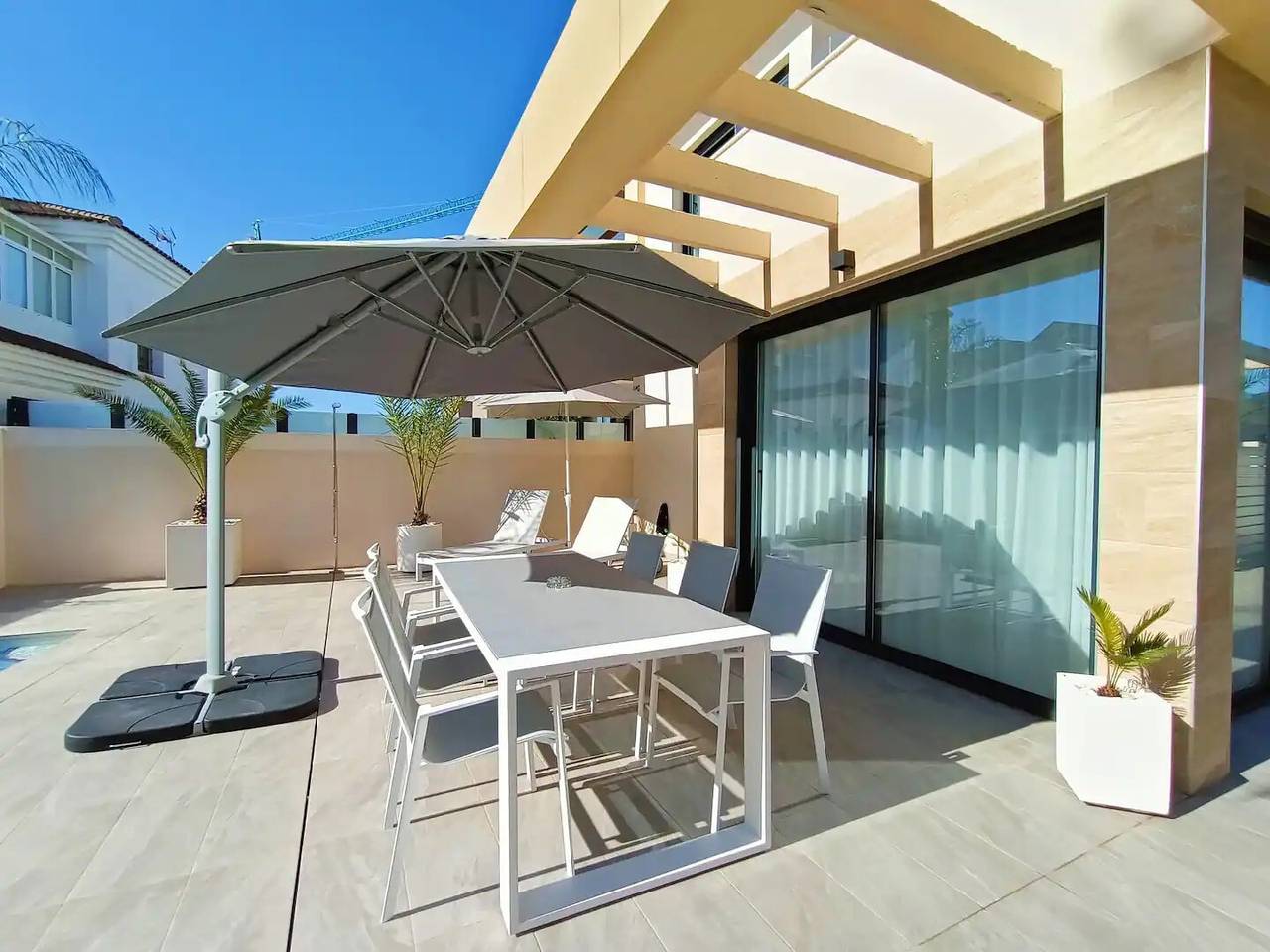 Neubauvilla mit Pool, Seeblick, Wlan & Klimaanlage in Los Montesinos in La Herrada, Los Montesinos