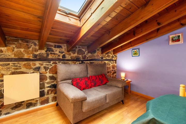 Apartamento entero, Apartamento 4 en El Valle De Soba con vistas a la montaña, jardín compartido y Wi-Fi in Soba, Cordillera Cantábrica