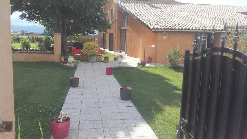 Location de vacances pour 5 personnes, avec Terrasse et Jacuzzi ainsi que Jardin et Piscine à Chabeuil