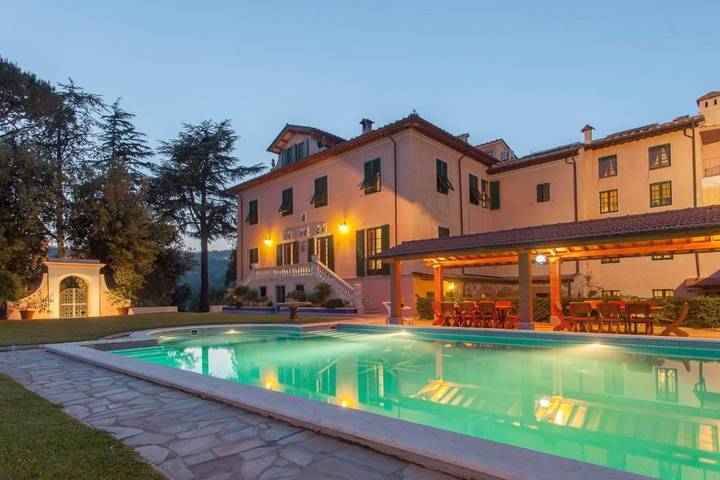 Chambre d’hôte pour 4 personnes, avec Terrasse et Jacuzzi ainsi que Jardin et Piscine à Massarosa