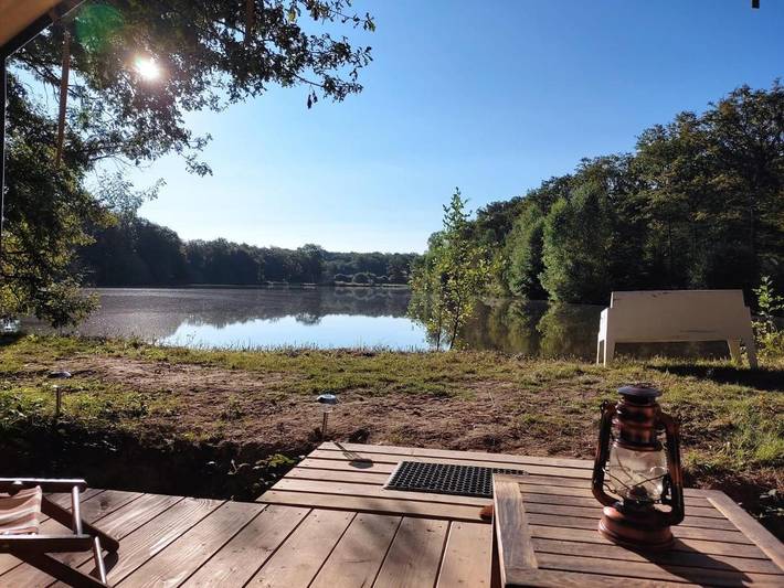 Location de vacances pour 6 personnes, avec Terrasse et Jardin ainsi que Piscine et Vue sur le lac à Saint-Martin-des-Champs (Yonne)