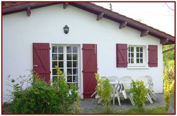 Gîte pour 6 personnes, avec jardin ainsi que terrasse et piscine, animaux acceptés à Jaxu