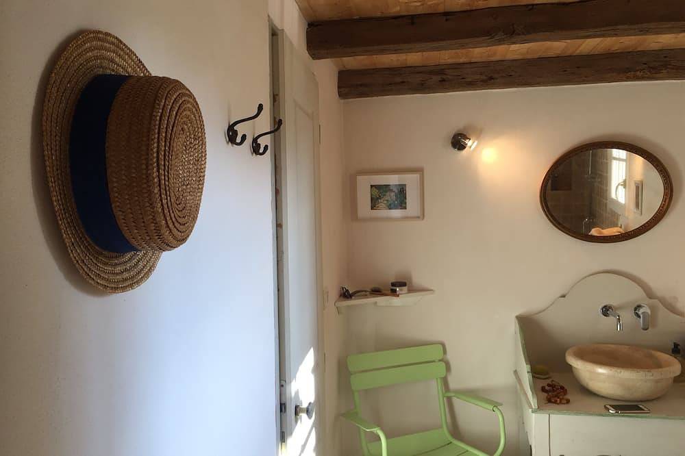 Maison du Four: Attractive French village house with balcony & Baker around the corner in Mirabel-aux-Baronnies, Nyons und Umgebung