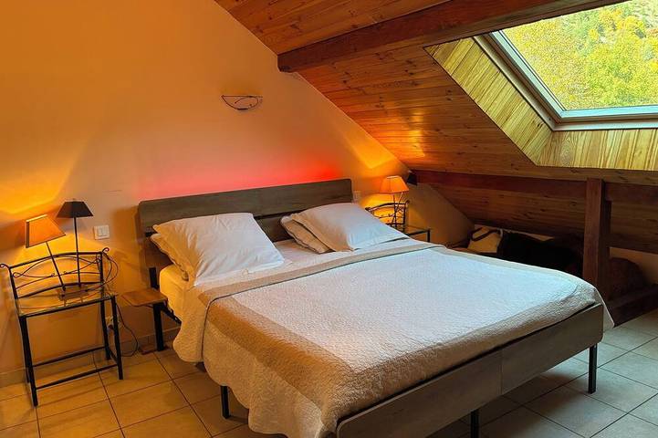 Gîte pour 6 personnes, avec jardin à Le Glaizil - 4