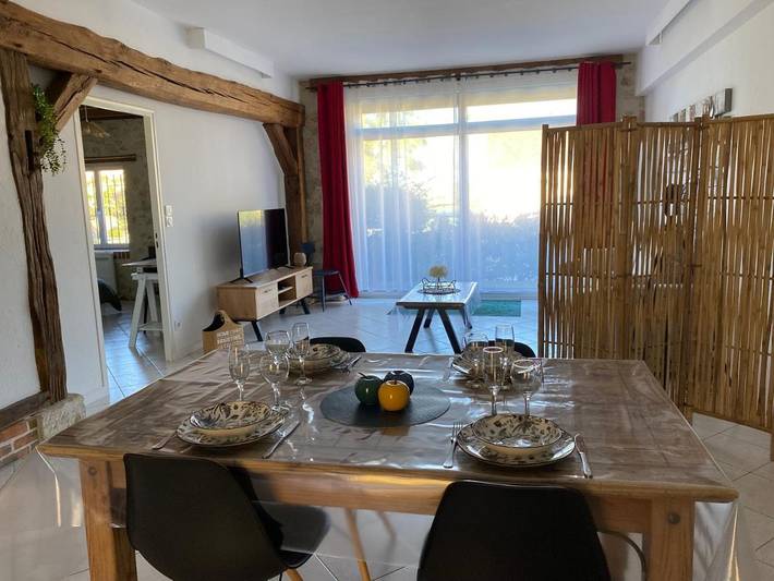 Gîte pour 4 personnes, avec terrasse dans Villaines-la-Gonais