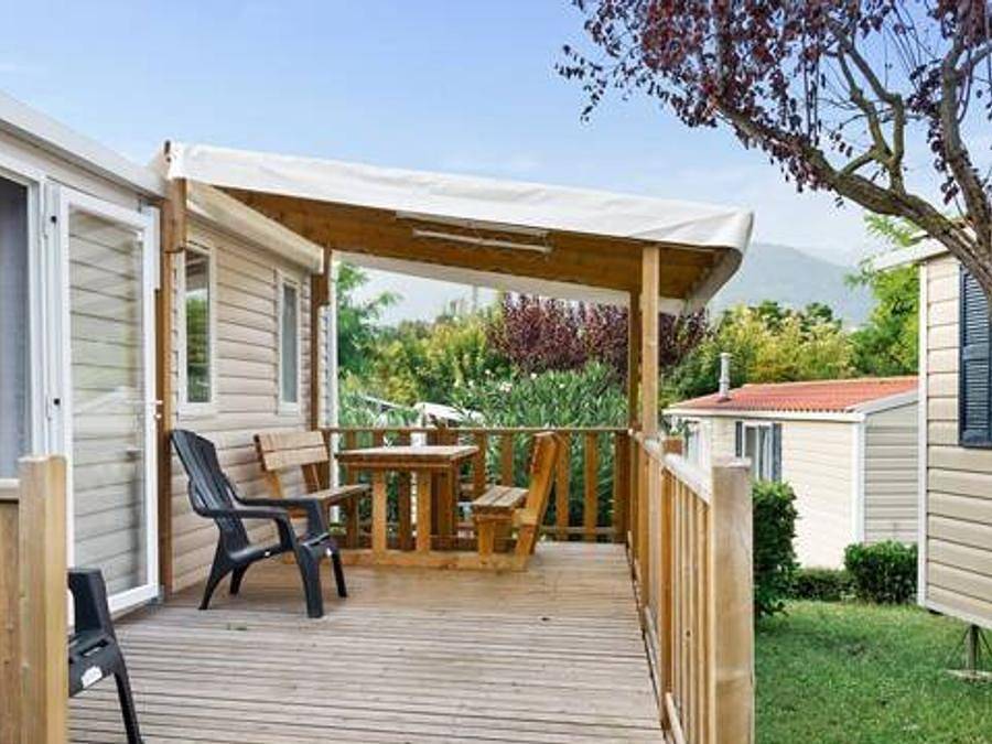 Camping Village Le Fayolan - Mobilhome 4 personas - Mobil-home | Confort | 2 Dormitorios | 4 Pers. | Terraza elevada | Aire acondicionado. in Clairvaux-les-Lacs, Jura