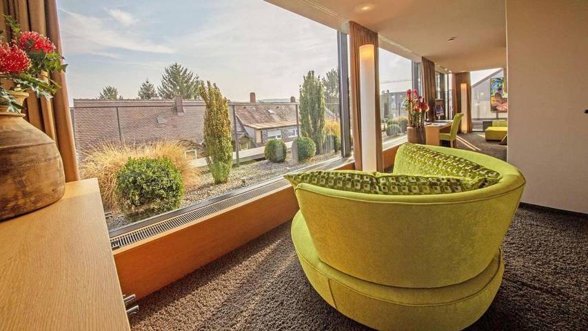 Hotel, mit Terrasse und Garten in Karlsruhe