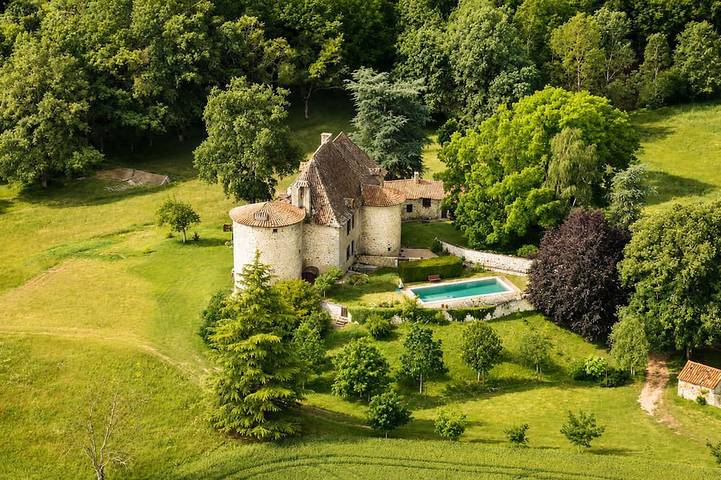 Location de vacances pour 16 personnes, avec Terrasse et Jardin à Augignac