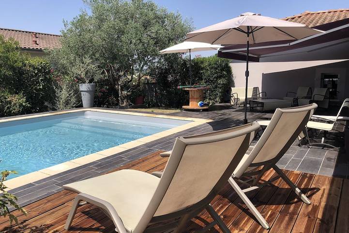 Maison de vacances pour 2 personnes, avec Terrasse ainsi que Jardin et Piscine