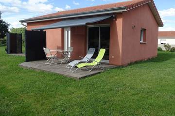 Gîte pour 4 personnes, avec terrasse et jardin à Ouches