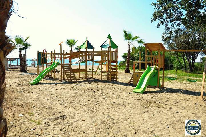 Ganze Wohnung, Bungalow am Meer mit ausgestattetem Strand in Santa-Lucia-di-Moriani, Corte und Umgebung