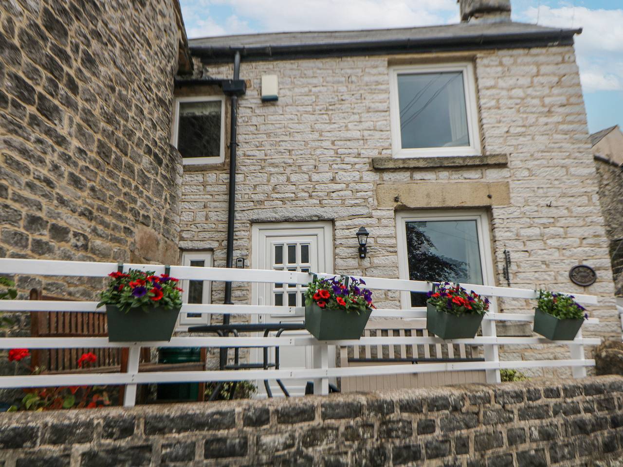 Bank Cottage in Bradwell (Derbyshire Dales), Derbyshire