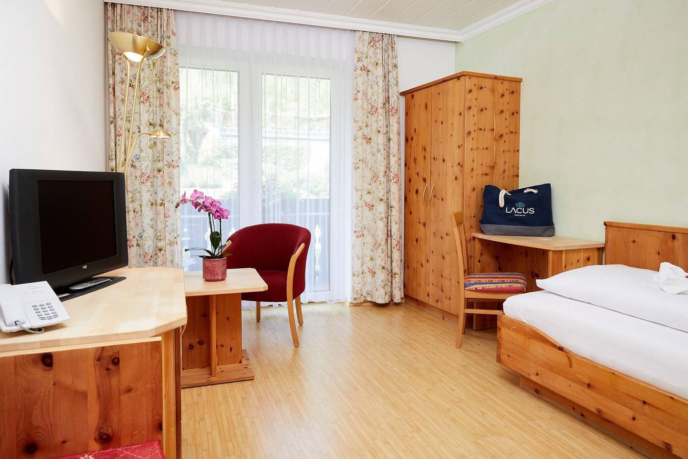 Éénpersoonskamer, douche, Wc, balkon in Gailtaler Alpen, Weissensee