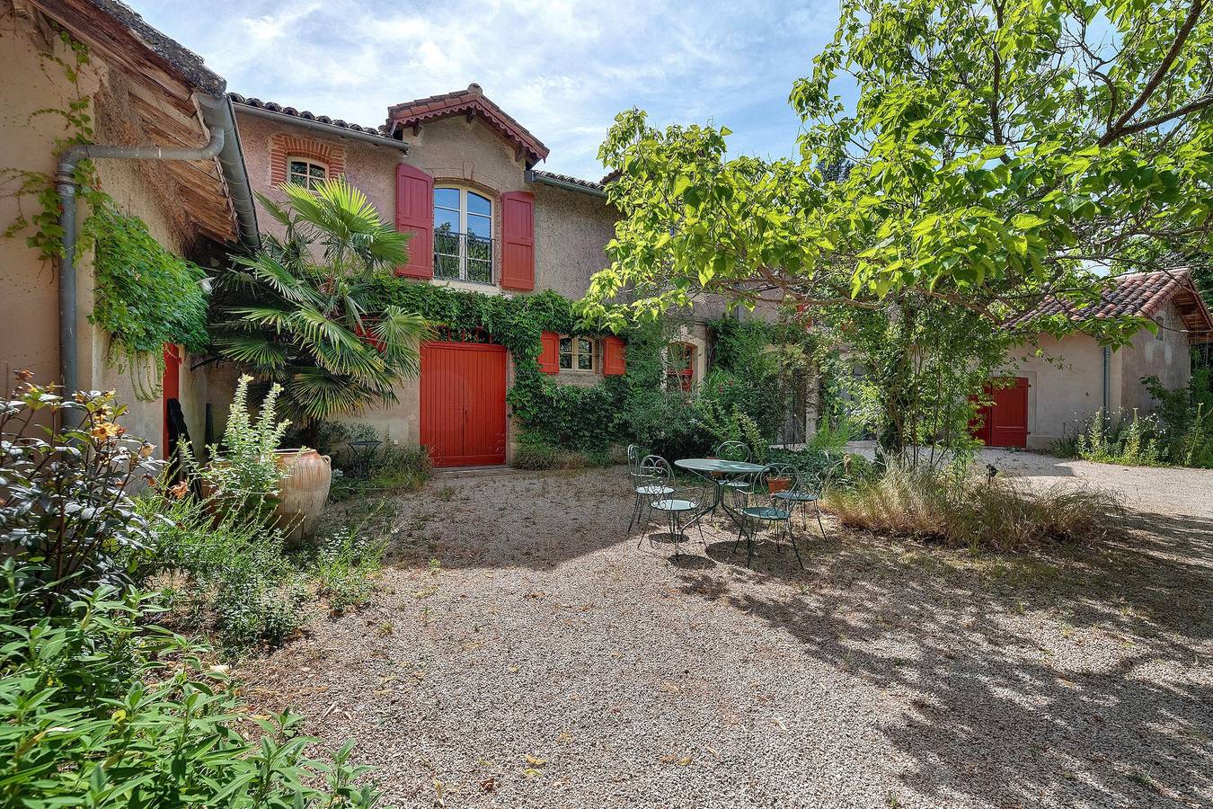 Geheel appartement, Appartement 'Le Loft Du Chant Du Buc' met gedeeld zwembad, tuin en wifi in Marssac-sur-Tarn, Albi en omgeving