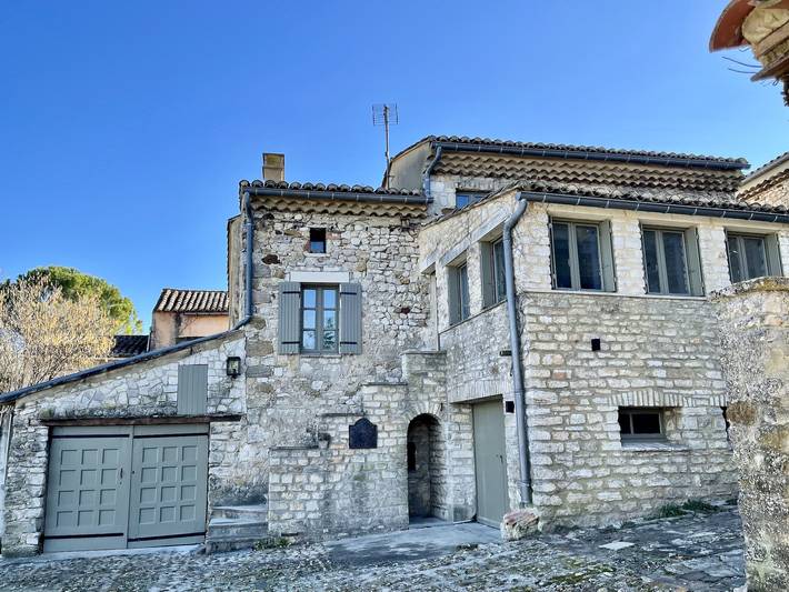 Gîte pour 12 personnes, avec piscine à Cornillon