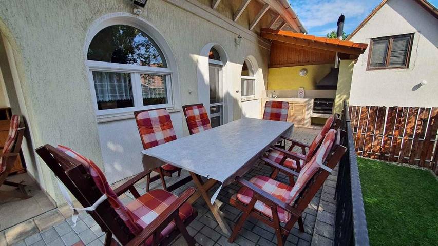 Ferienhaus für 8 Personen, mit Sauna und Balkon sowie Pool und Garten in Siofok - 3