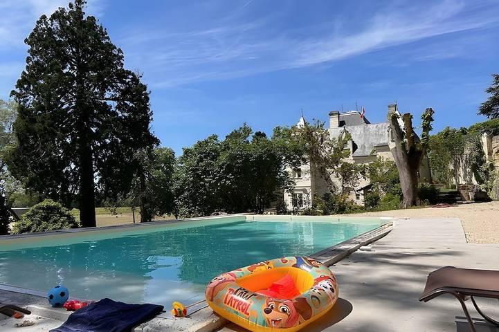 Location de vacances pour 2 personnes, avec terrasse ainsi que piscine et jardin à Cravant-les-Côteaux - 4
