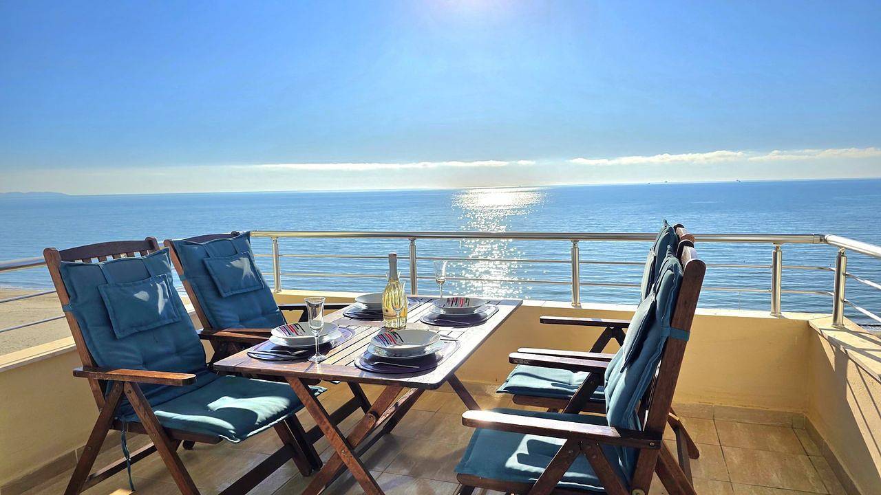 Geheel vakantieappartement, Vakantieappartement voor 3 personen met balkon in Albanië