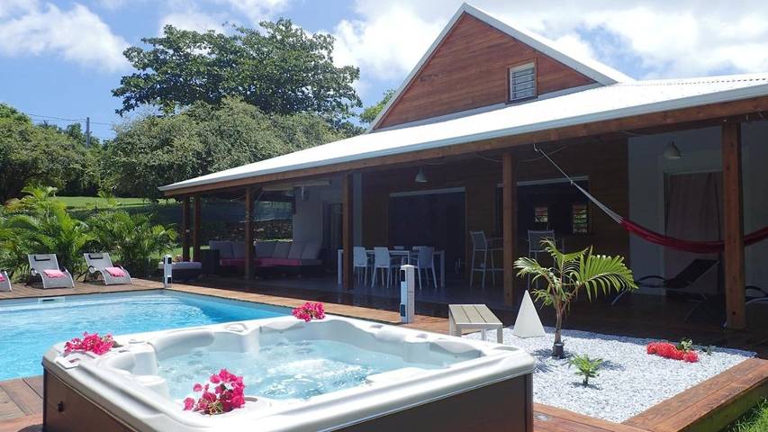 Villa pour 4 personnes, avec terrasse et piscine ainsi que jacuzzi et jardin aux Antilles - 3