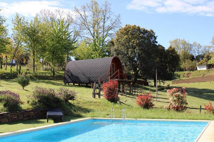 Parc de vacances pour 3 personnes, avec terrasse et jardin ainsi que vue et piscine au Portugal - 2