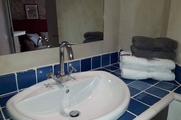 Location de vacances pour 2 personnes, avec terrasse, animaux acceptés à Alleins - 4