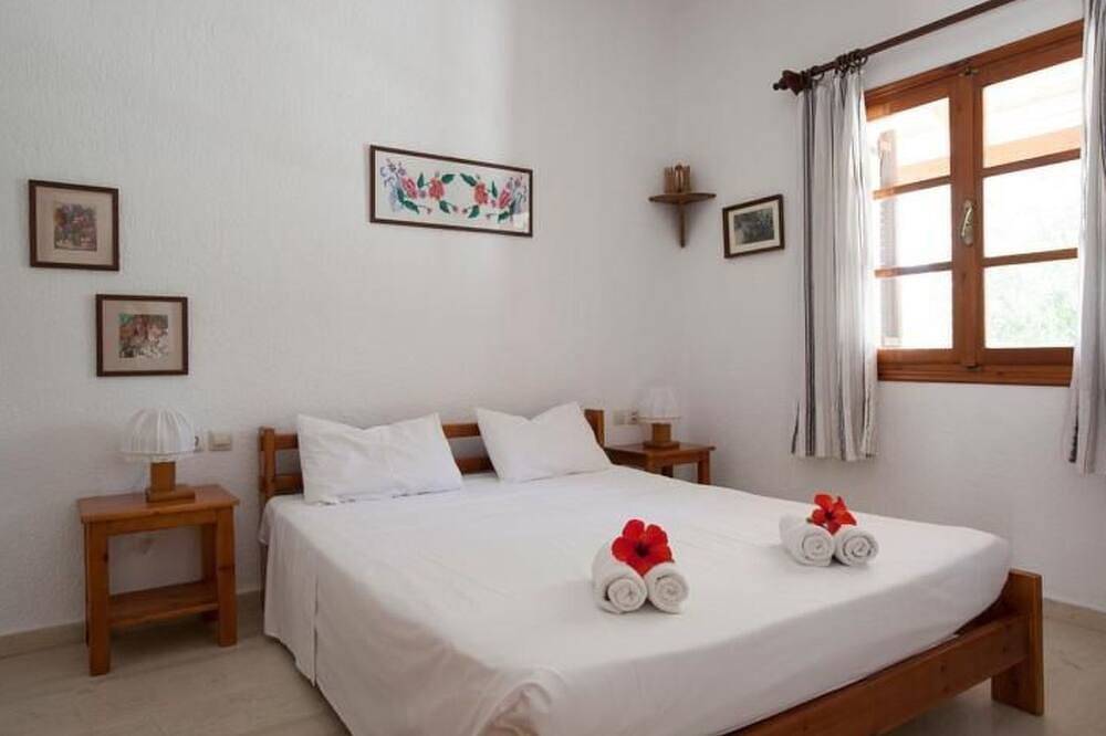 Ganze Wohnung, Wohnung mit Pool im Blumenparadies in Ίστρον, Lasithi