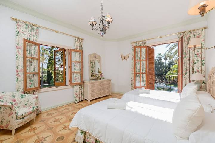 Villa pour 20 personnes, avec balcon et jardin à Alicante - 2