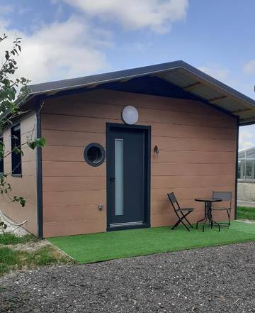 Gîte pour 3 personnes, avec jardin à Charmes
