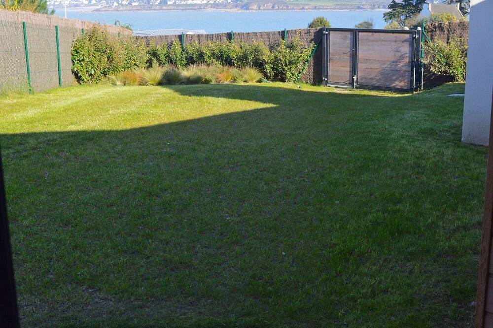 Architect house 2013 full sea view, feet in the water in Saint-Jacut-de-la-Mer, Dinan region