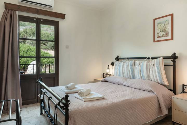 Alojamiento y desayuno para 4 personas, con piscina para niños además de jardín y balcón, Se admiten mascotas en Grecia