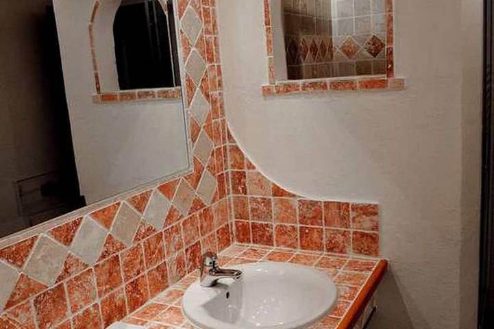 Location de vacances pour 5 personnes, avec Terrasse ainsi que Jardin et Piscine