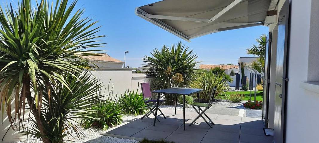 Location de vacances pour 2 personnes, avec Terrasse ainsi que Jardin et Vue à Saint-Sulpice-de-Royan