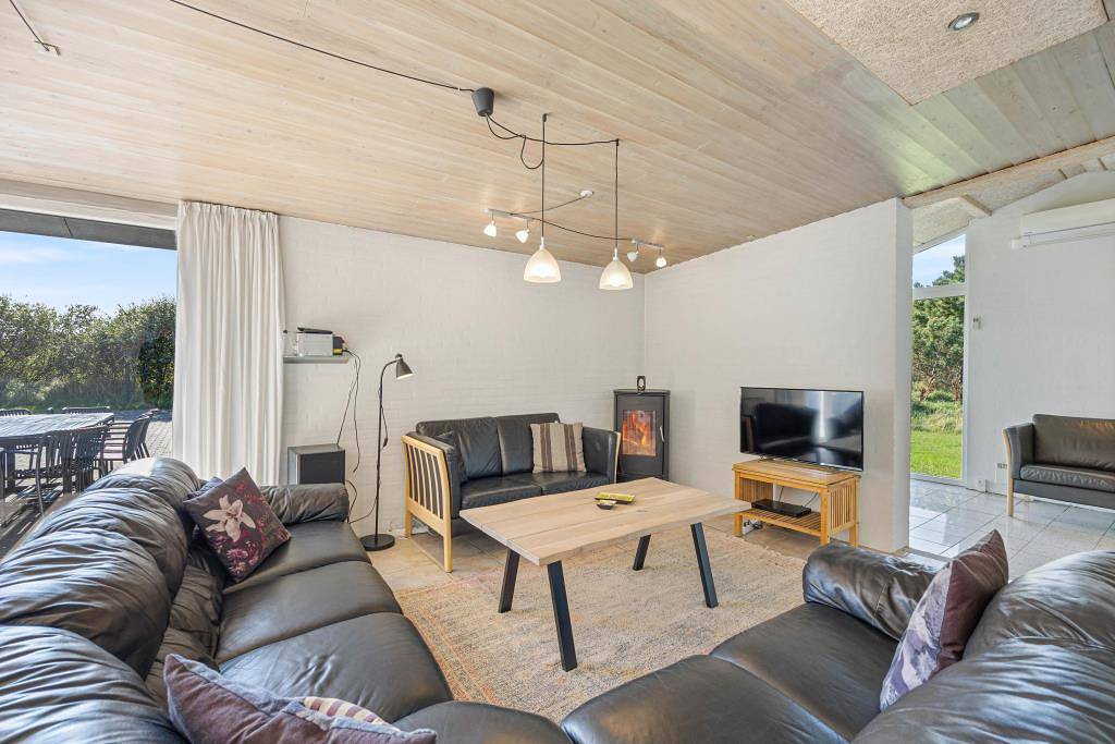 Großes Ferienhaus mit Wintergarten und eigenem Poolhaus in Søndervig, Holmsland Klit