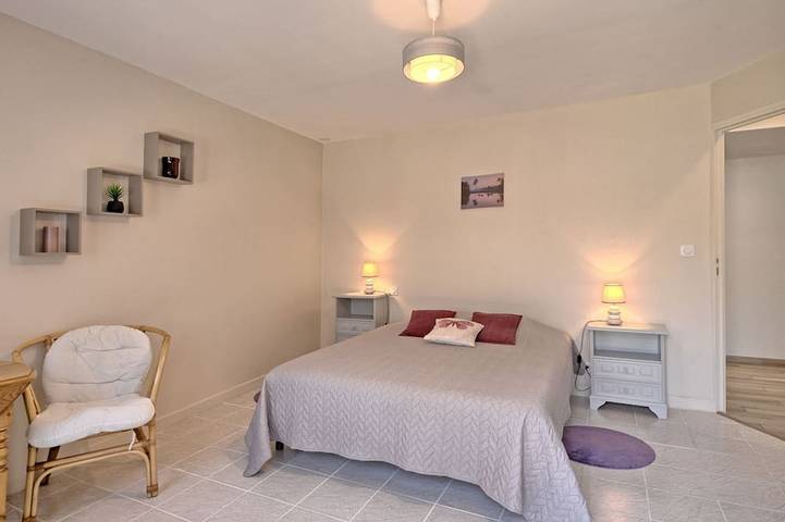 Location de vacances pour 6 personnes, avec jardin à Ploubezre - 2